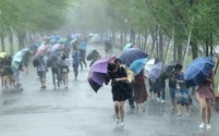 大风暴雨即将席卷安徽，多地预警升级，局部地区面临强降雨挑战