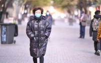 罕见寒潮侵袭！三伏天黑龙江民众竟穿上羽绒服御寒