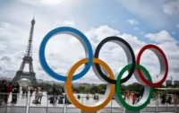 中国代表团闪耀巴黎奥运开幕式，位列第41位入场