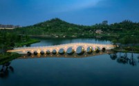 上海世博文化公园双子山启动预约登山制，市民有序畅游自然新地标