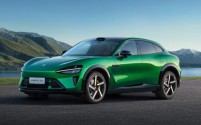 雷军回应小米首款SUV YU7不做六座：坚守运动初心，打造豪华高性能座驾