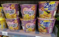 统一回应方便面酸菜疑现鼠头事件：将深入调查核实具体情况
